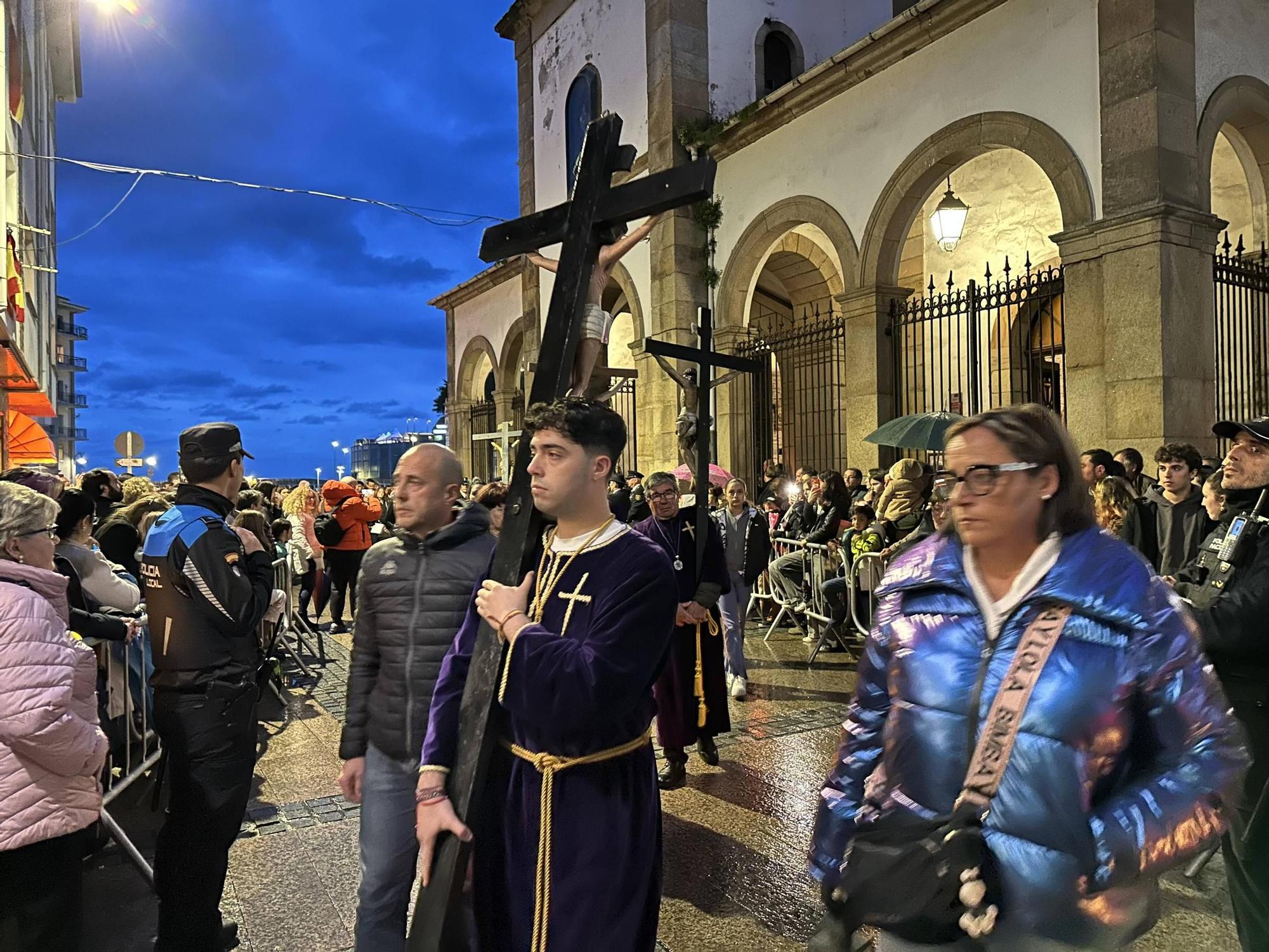 EN IMÁGENES | La envolvente procesión del Nazareno en Luarca