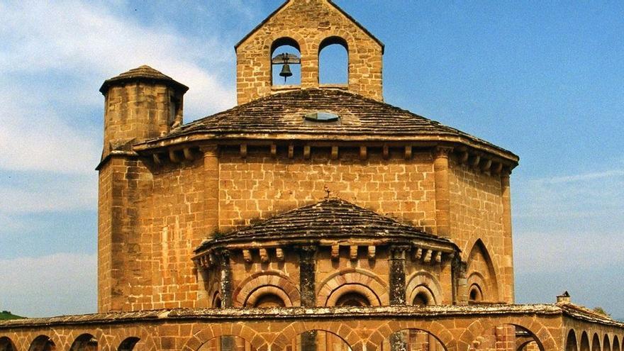 Iglesia románica de Santa María de Eunate, ubicada en Navarra.