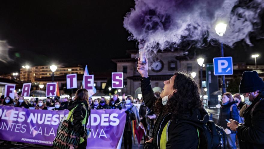 25N: &quot;Por las que no están y por las que están en peligro&quot;: Asturias clama contra la violencia machista