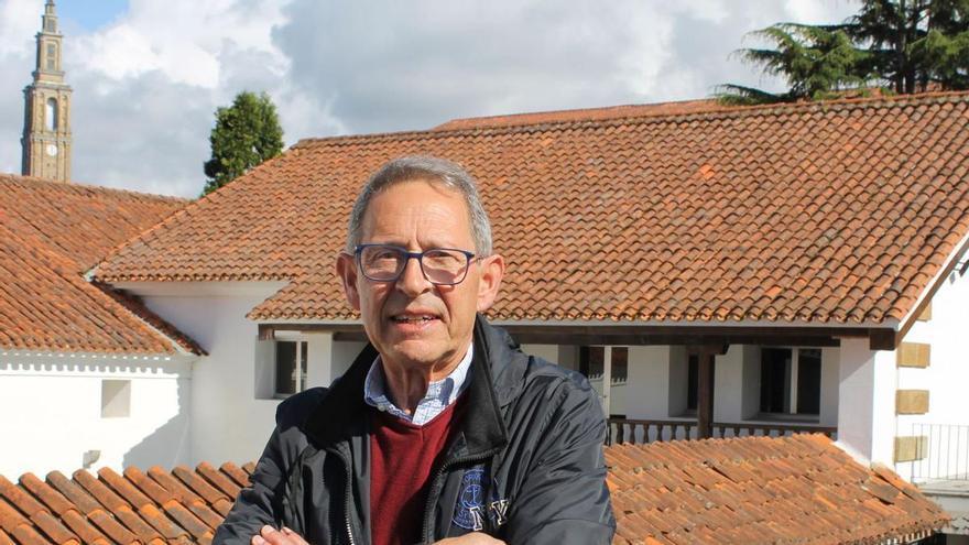 Mario Menéndez, en la sede de la uned de asturias, en Gijón.