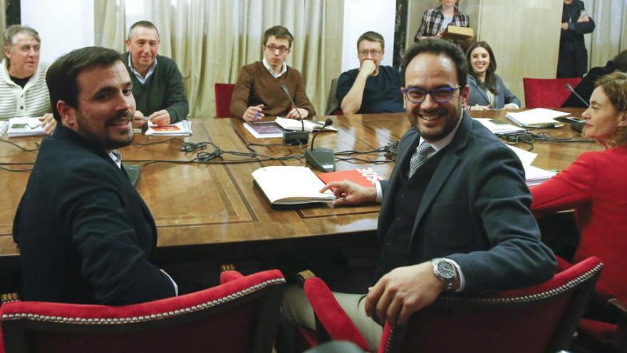 Reunión de los negociadores de PSOE, Podemos, IU y Compromís.
