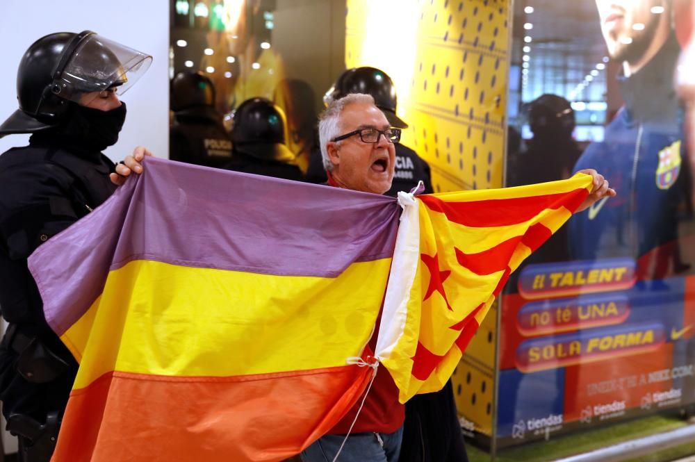 Protesta de los CDR en la estación de Sants