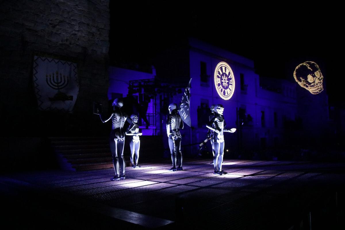 La Dansa de la Mort, a la Plaça Major de Verges