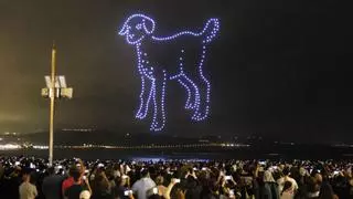 Quevedo anuncia el lanzamiento de su nuevo disco 'El Baifo' con un espectáculo de drones en Las Palmas de Gran Canaria