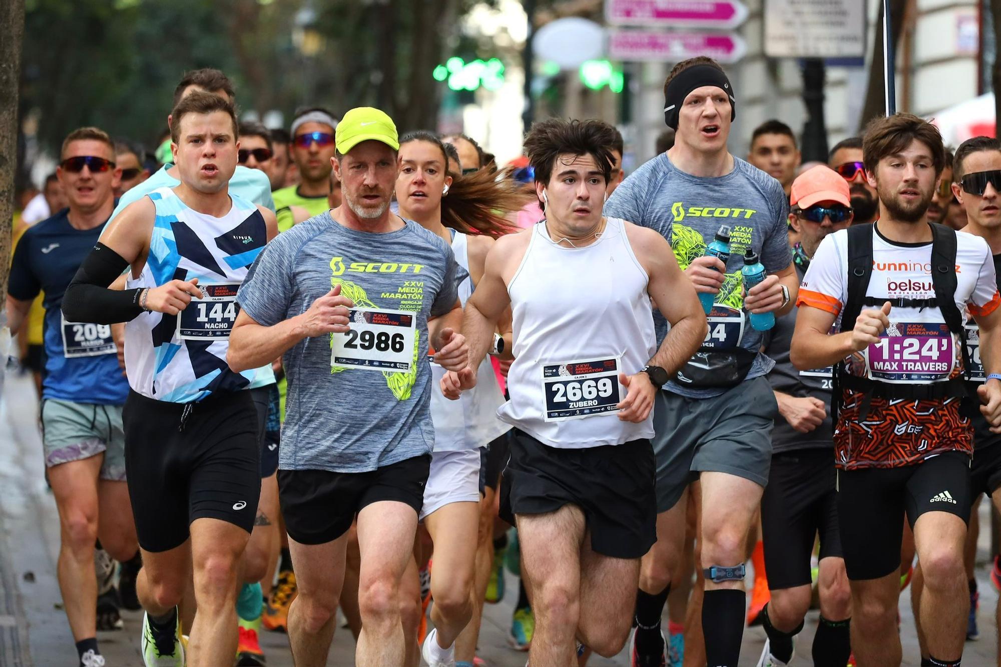 En imágenes | Búscate en el Medio Maratón de Zaragoza 2024