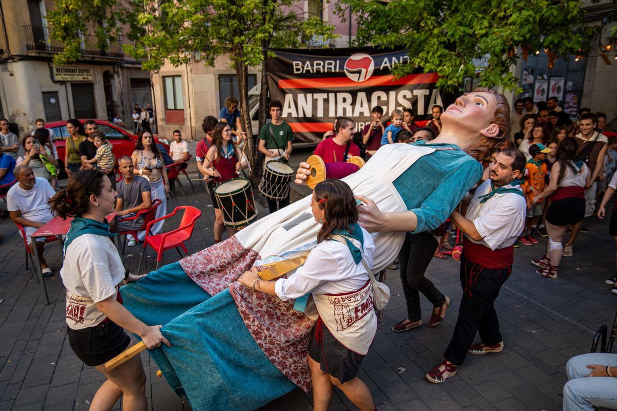 La 35a edició de la Festa Major Alternativa de Manresa arrenca amb l'estrena de la geganta Sibil·la