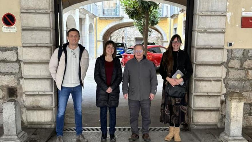 El regidor de Cultura i l’alcaldessa de Castelló amb el mossèn i la responsable de la Basílica. | BASILICA CASTELLÓ