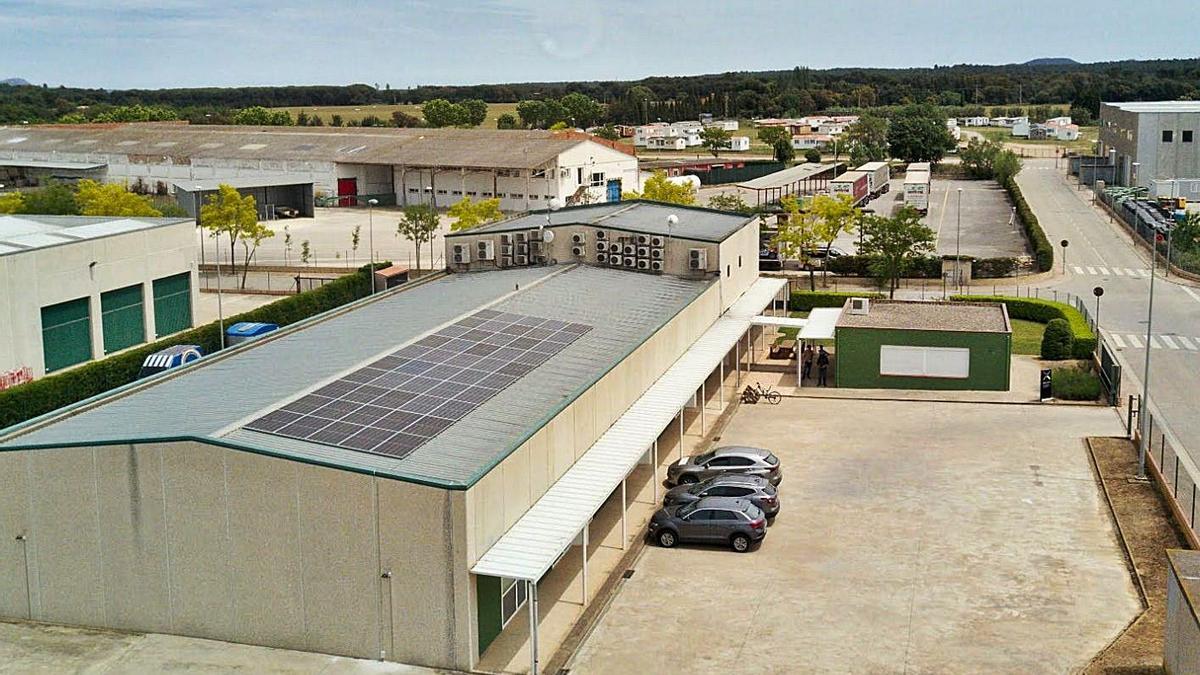 Les plaques solars instal·lades al viver d’empreses, Nexes, a Forallac. | AJUNTAMENT DE FORALLAC