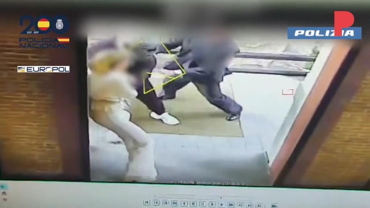 Una cámara de seguridad capta el robo de un reloj de lujo