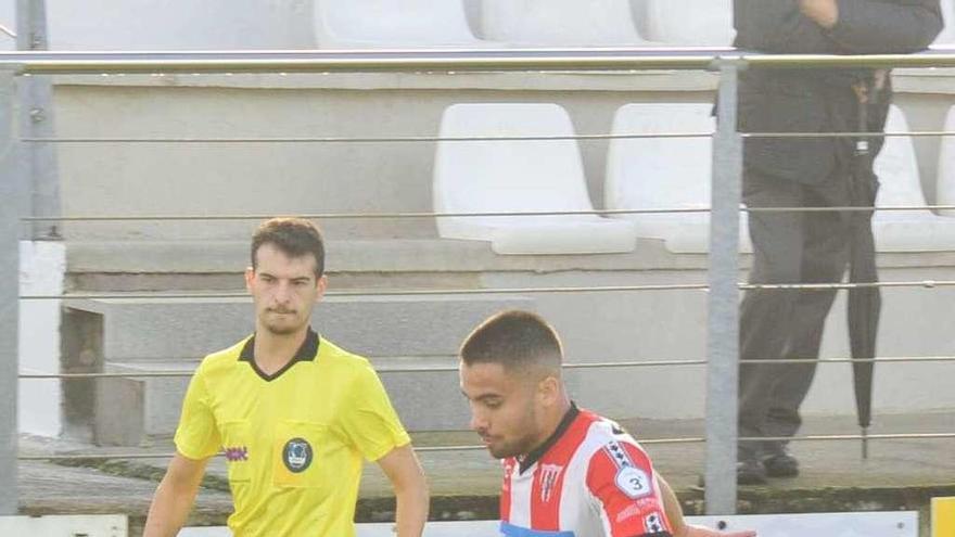 Gregor en uno de los partidos de esta temporada en el Salvador Otero. // I. Abella