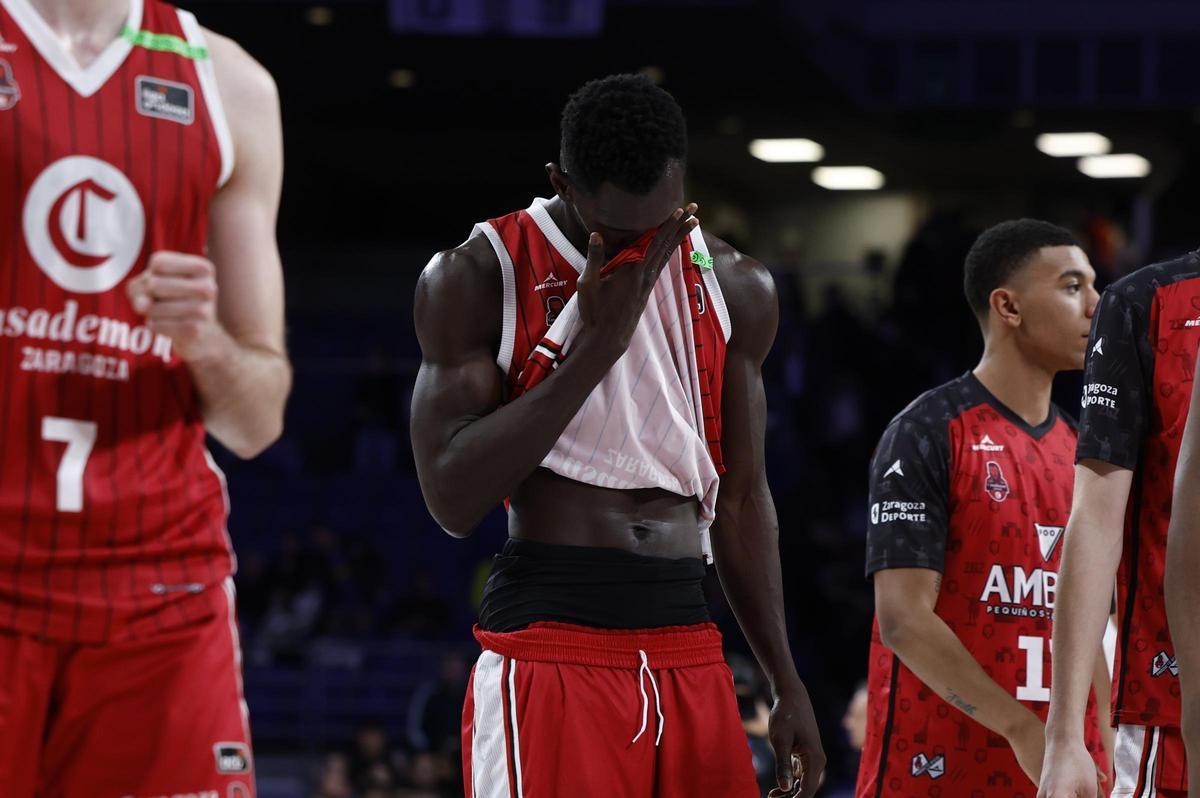 Traoré, con la cara tapada duante el encuentro ante el Real Madrid