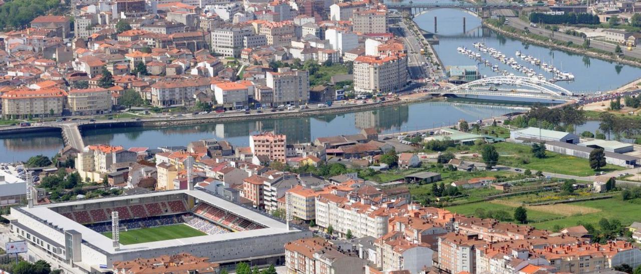 Vista del barrio de O Burgo y la zona de Pasarón. |   // NOÉ PARGA