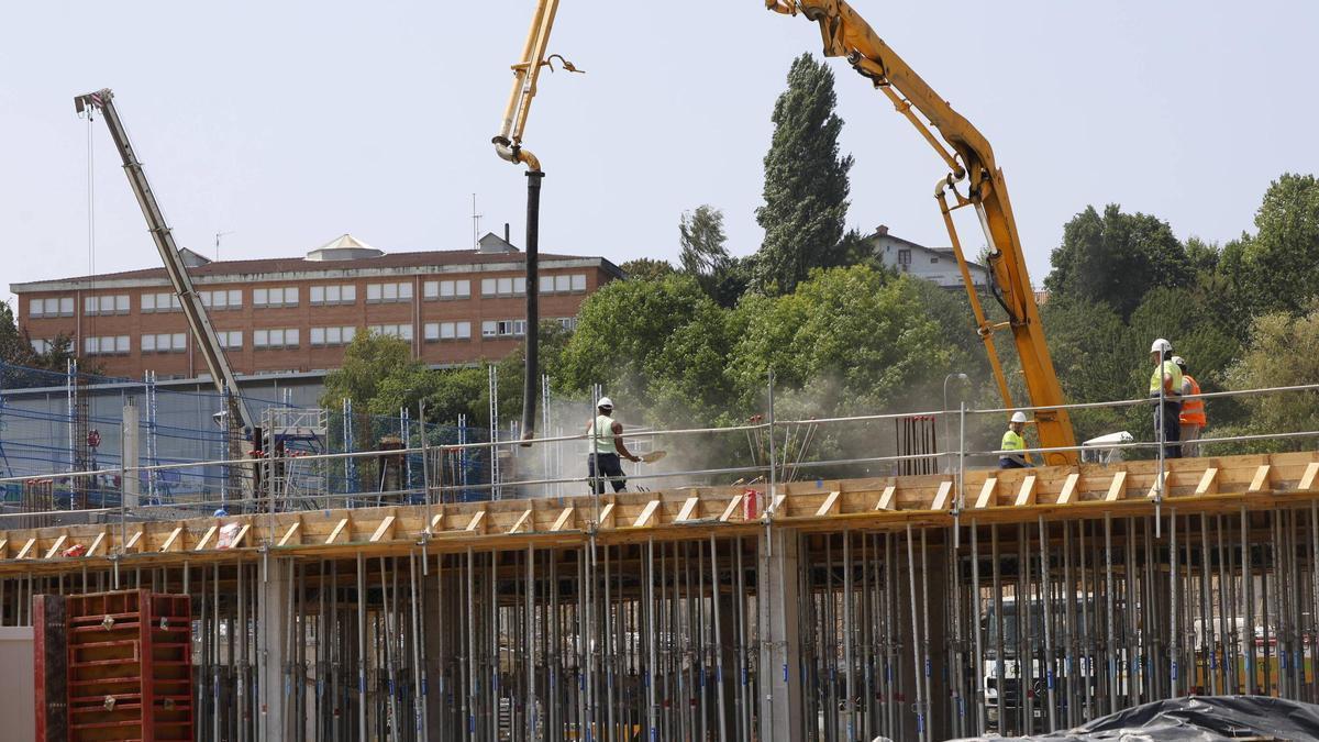 Las obras de la pista de atletismo de Ciudad Naranco.