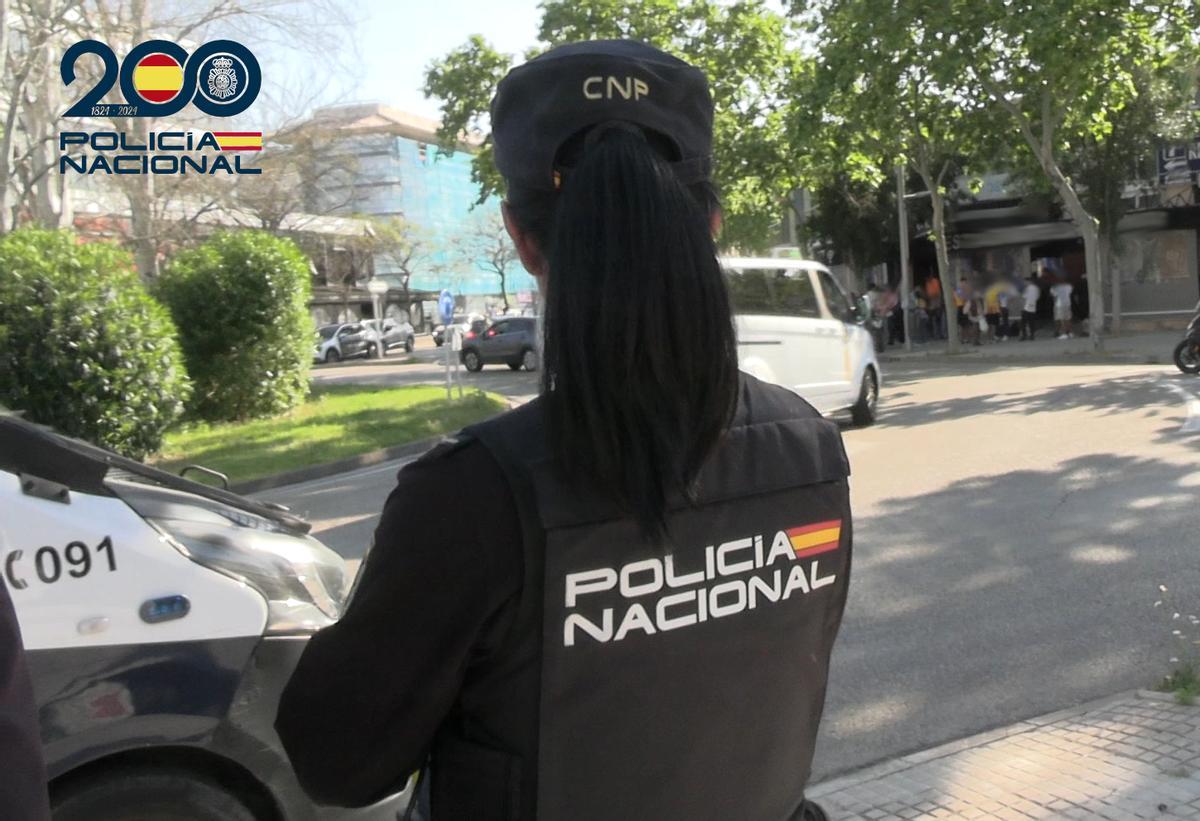 Una agente de la Policía Nacional en Palma.
