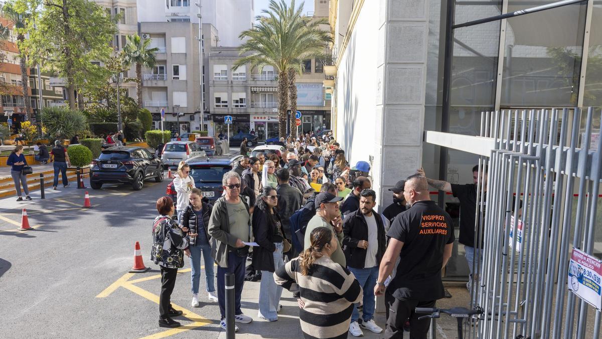 El PSOE reclama la dimisión de la edil de Residentes Internacionales, Gitte Lund, por difundir mensajes racistas sobre el proceso de regularización de migrantes