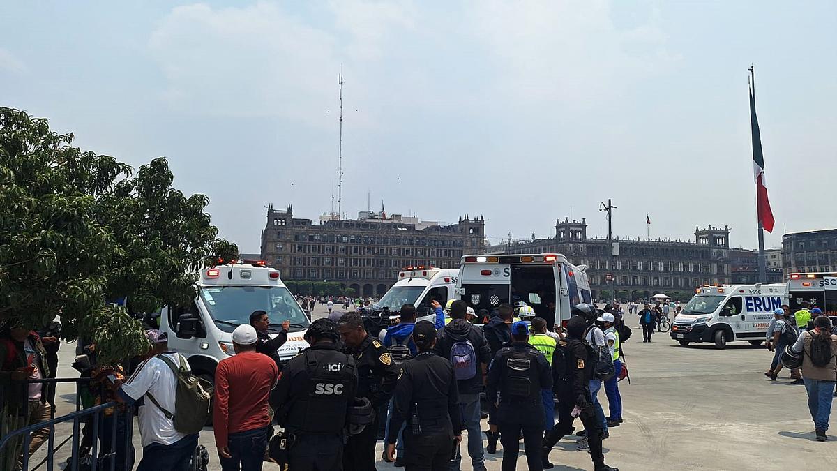 Estudiantes de Ayotzinapa atacan el Palacio Nacional de México y dejan 26 policías heridos.