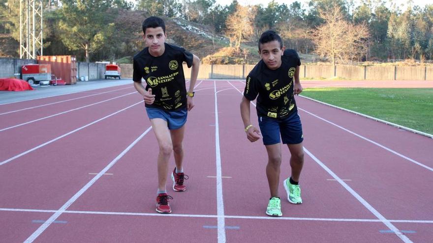 Mehdi Nabaoui y Amine Bensoultana, durante un entrenamiento en las pistas de Cuntis.