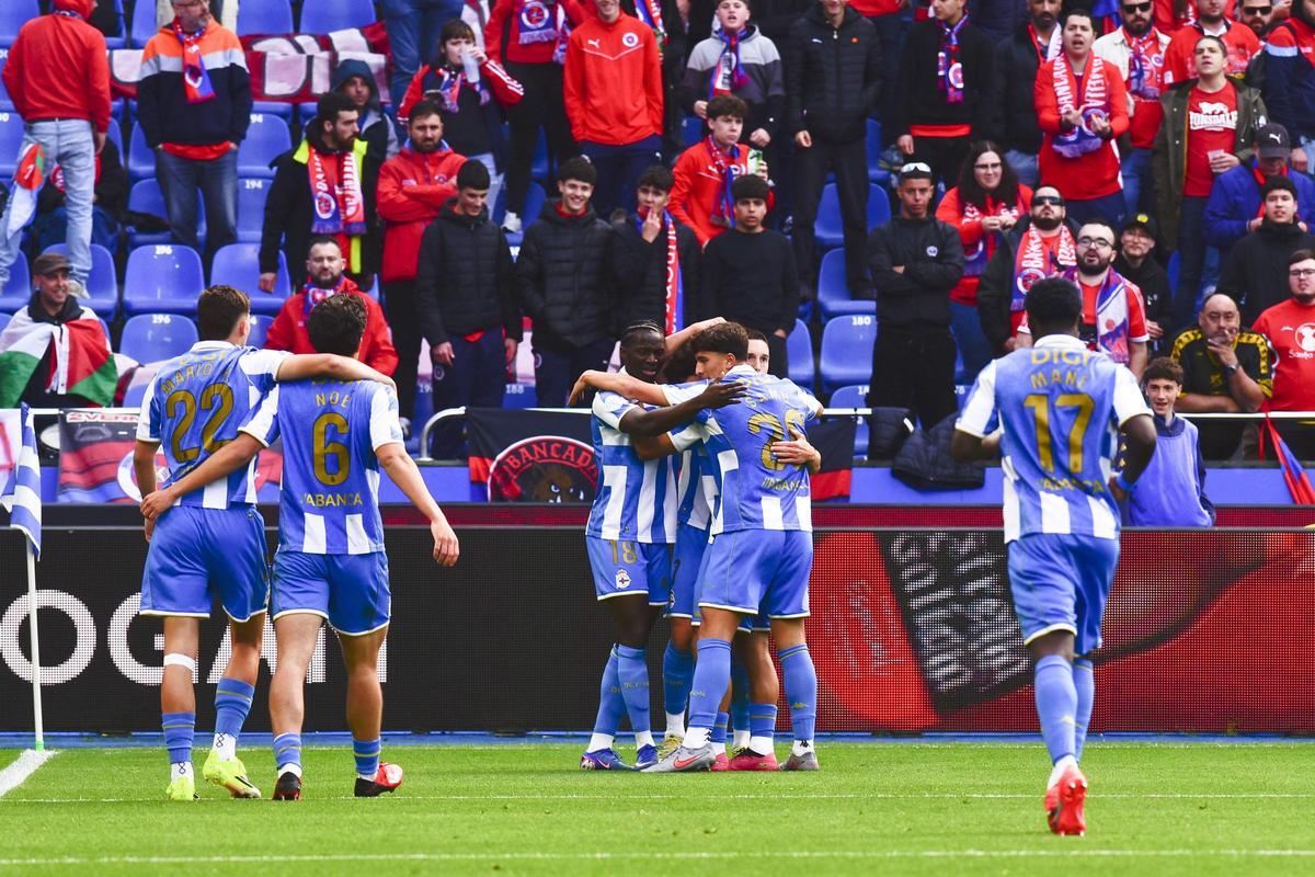 Fabril 3 - 0 UD Ourense: las puertas de bronce se abren para el filial blanquiazul