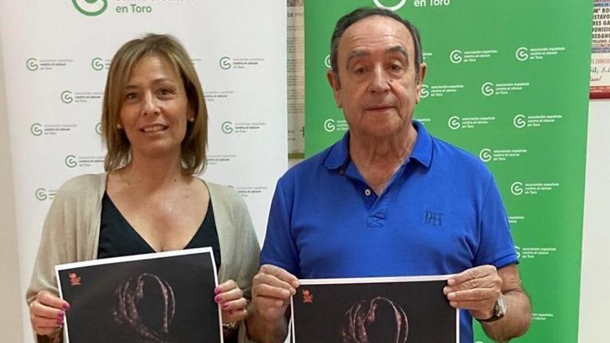 Isaac Garduño y María Hernández, presidenta de la AECC, presentan el festival
