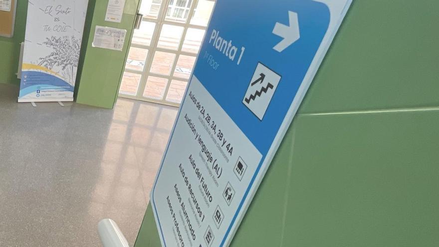 Una de las señales con pictogramas.