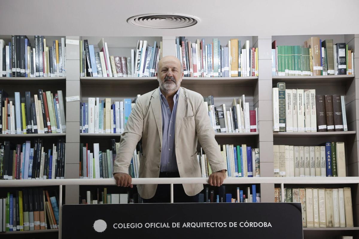 Víctor Manuel Díaz, en la sede del Colegio de Arquitectos.