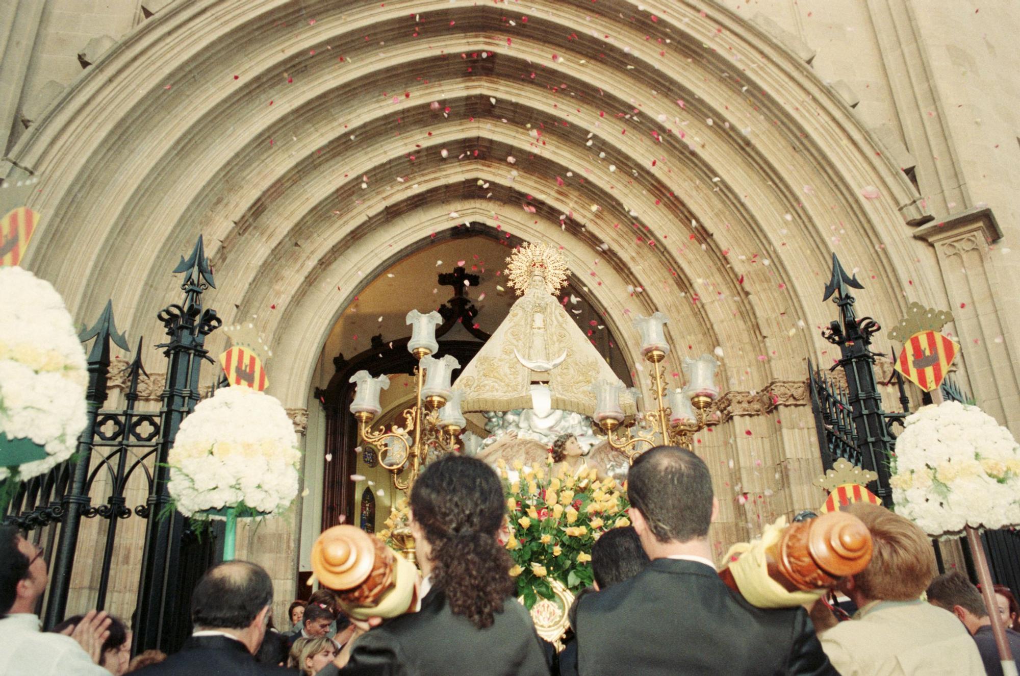 Hace 25 años, la Virgen del Lledó visitó también la concatedral con motivo del 75 aniversario de su coronación.