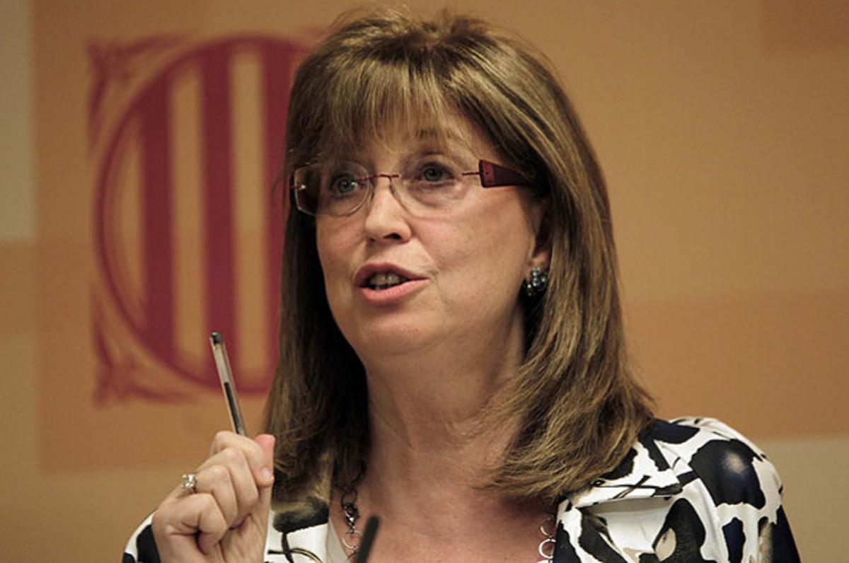 La consellera d’Educació, Irene Rigau, durant la roda de premsa per comentar la sentència del Tribunal Suprem, que imposa el castellà com a llengua vehicular d’educació infantil.