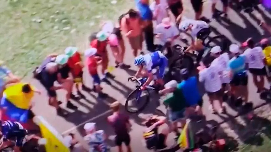 ¡Pello Bilbao le pega un puñetazo a un aficionado en plena carrera!