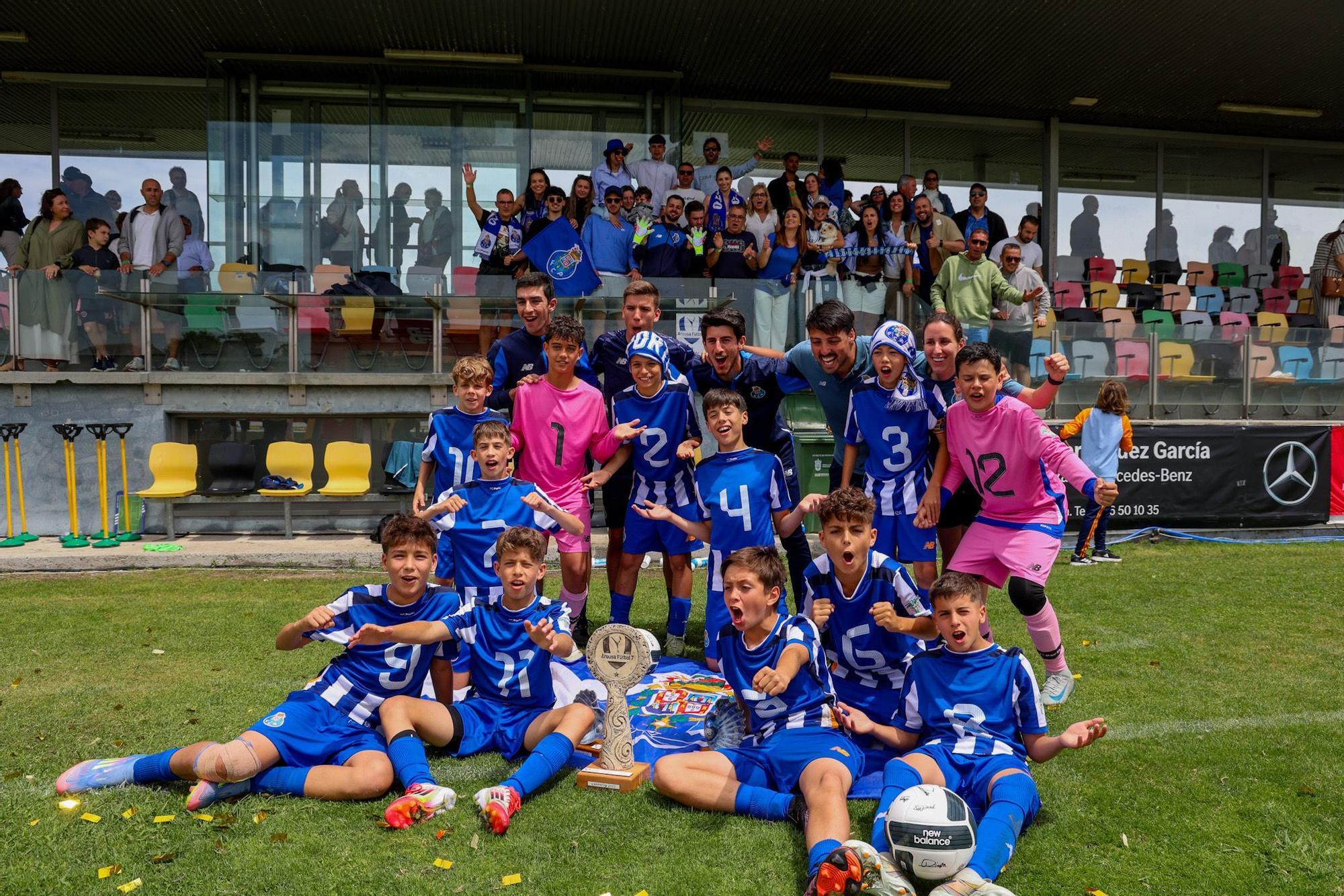 El Porto se lleva el primer título de Arousa Fútbol 7 a Portugal