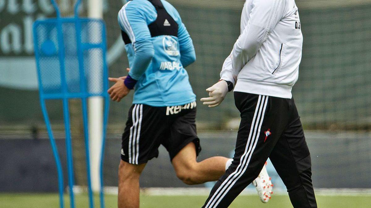 Denis Suárez y Óscar García durante un entrenamiento del Celta de la temporada pasada.