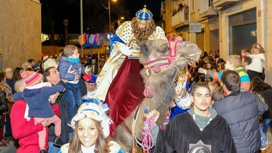 La Cabalgata de Reyes de Elda calienta motores… en junio