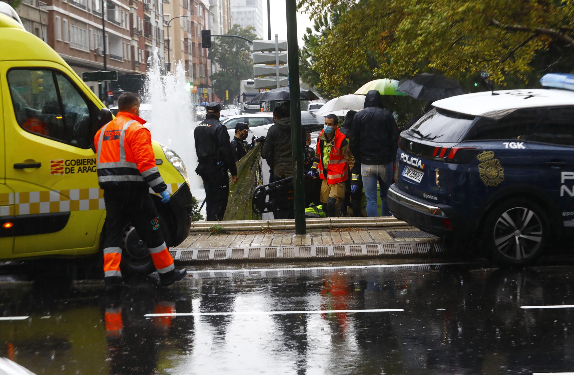 FOTOGALERÍA | Caos en la Plaza Roma después de la muerte de un hombre desnudo tras apuñalarse