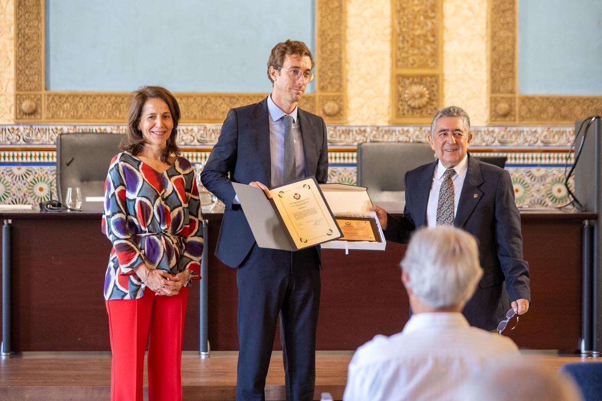 Acto de entrega del premio a la excelencia agroalimentaria a Todolivo.
