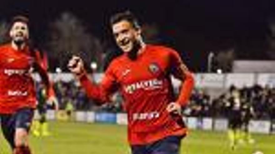 Hèctor Simón, celebrant un gol contra el Terol a l&#039;estadi Municipal aquesta temporada.