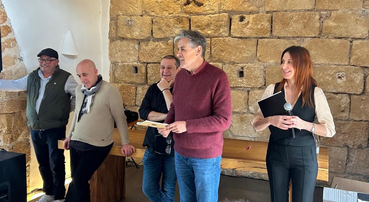 Los carniceros Pedro Costa, Francis Sancho y Toni Arabí junto al historiador Javier Calvo y la periodista Empar Ferrer