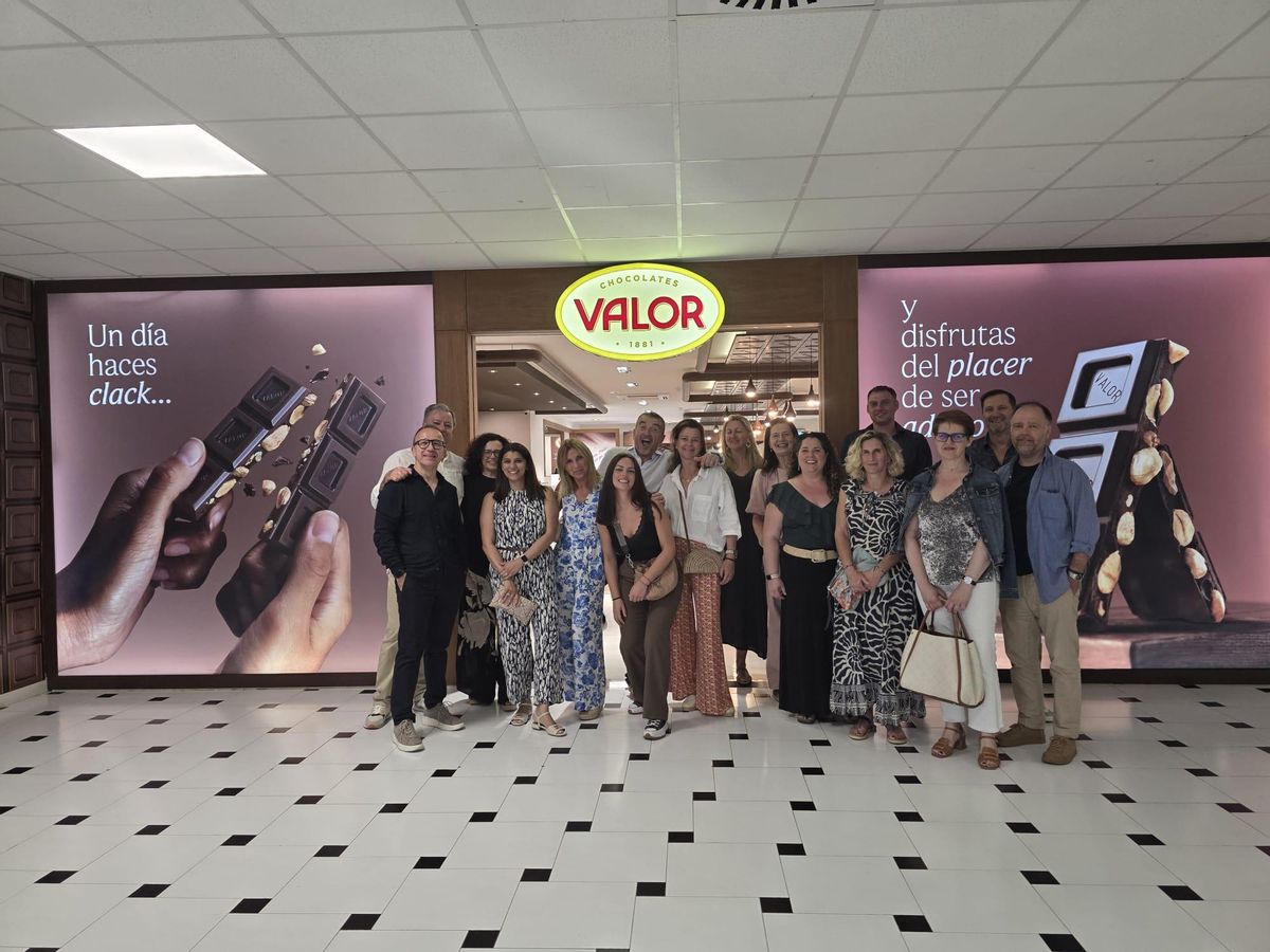 Visita de los directores territoriales de la empresa familiar a las instalaciones de Chocolates Valor.