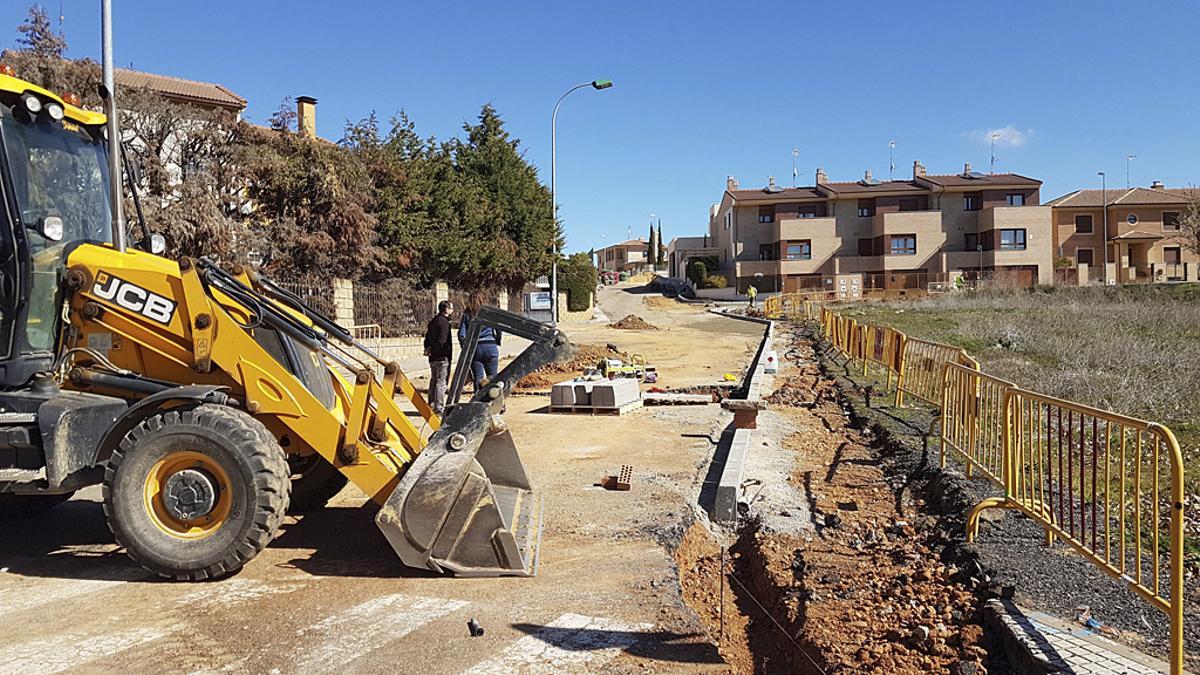 Imagen del inicio de las obras de urbanizaicón de la calle Zafra tras la expropiación forzosa de una finca.