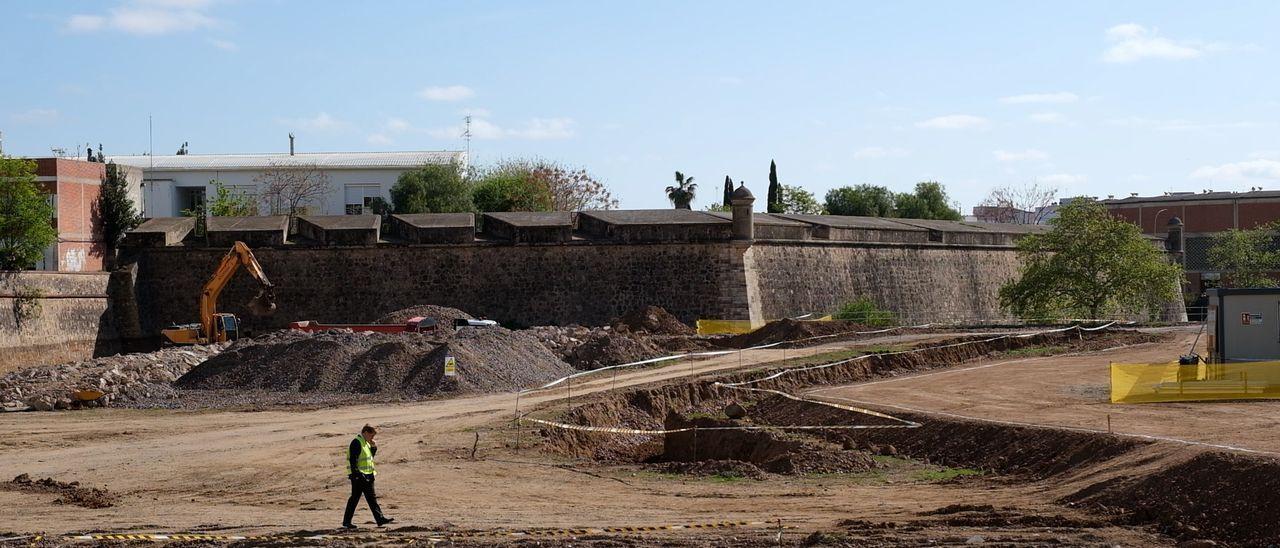 Patrimonio decidirá qué hacer con el revellín del Corredor Verde de Badajoz