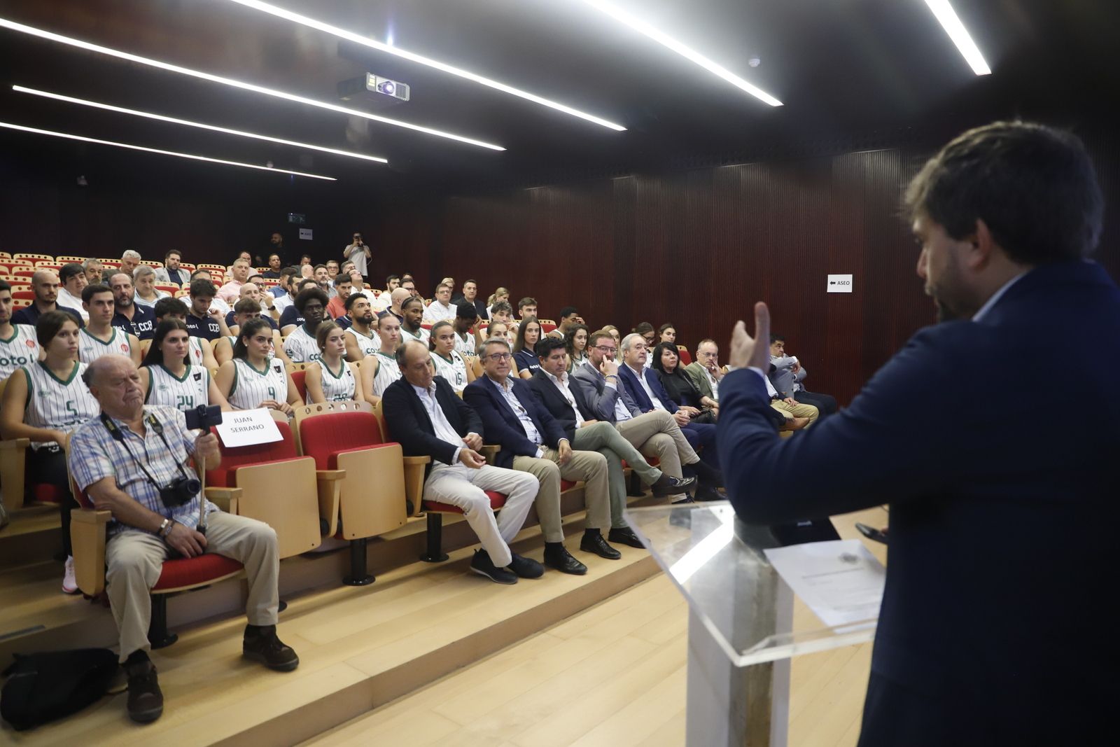 La puesta de largo de los equipos del Coto Córdoba de Baloncesto en imágenes
