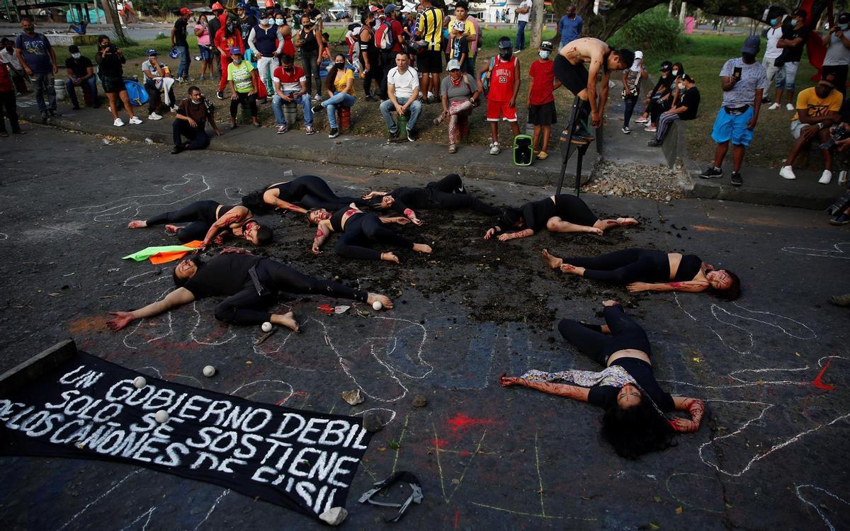 S’obre una petita porta per a la negociació a Colòmbia però segueix la protesta