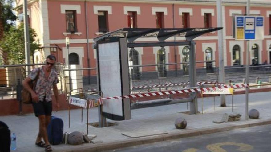 Xàtiva instala 11 marquesinas en paradas de bus