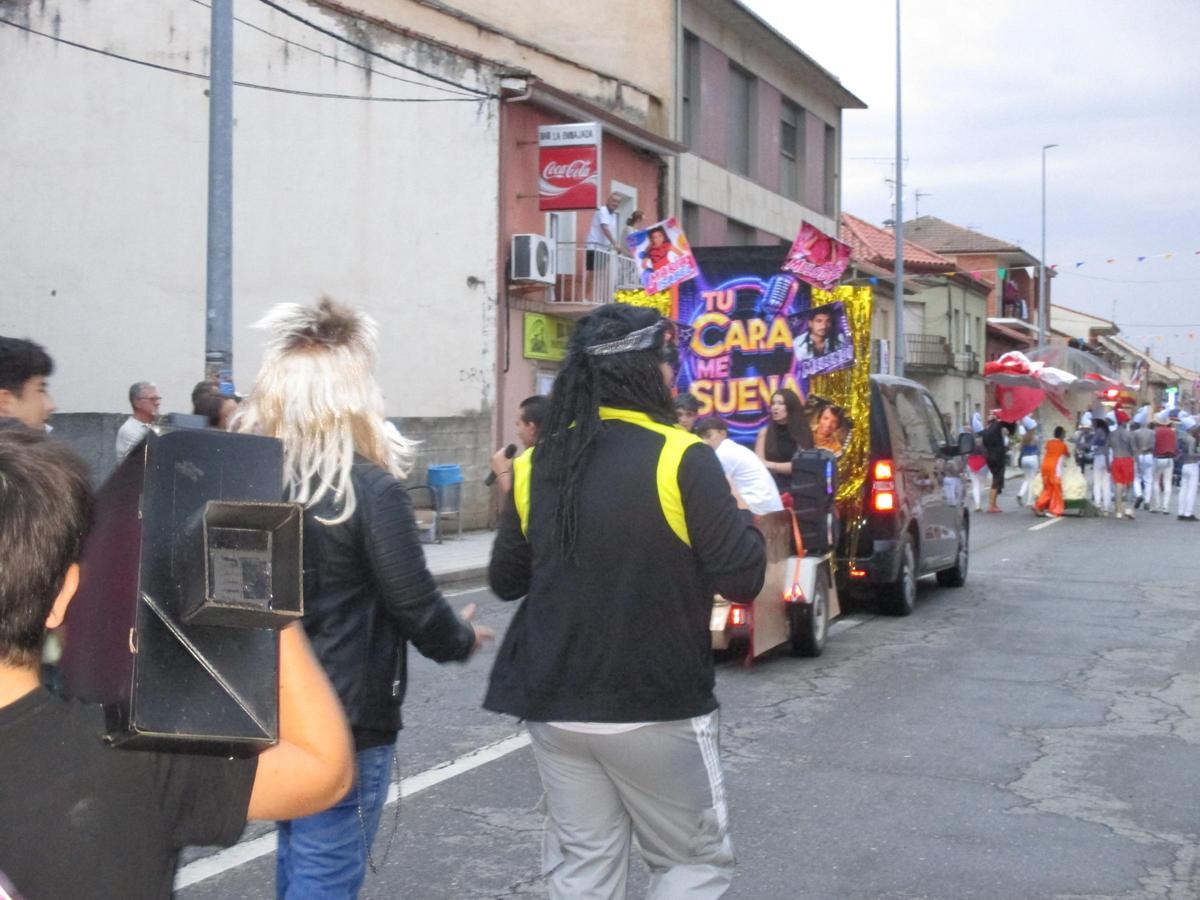 GALERÍA | Camarzana de Tera se despide de sus fiestas con el Desfile de Carrozas GALERÍA | Camarzana de Tera se despide de sus fiestas con el Desfile de Carrozas