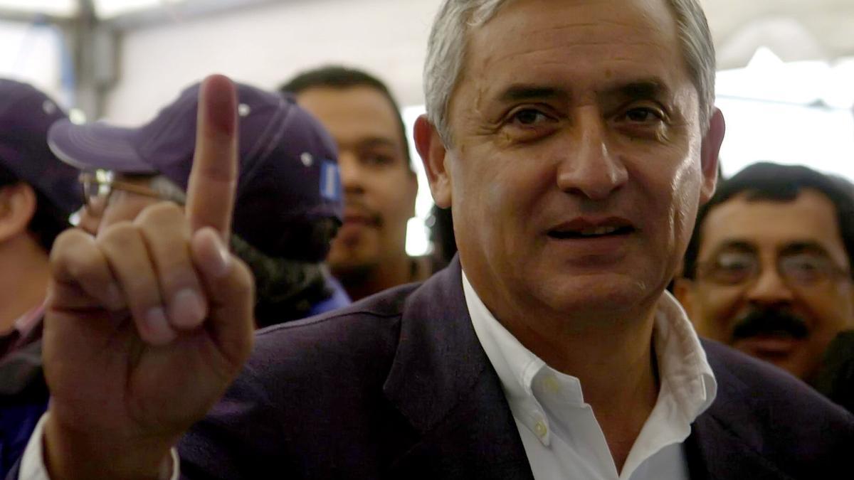 Otto Pérez Molina tras votar en unas elecciones celebradas en 2007 en Guatemala