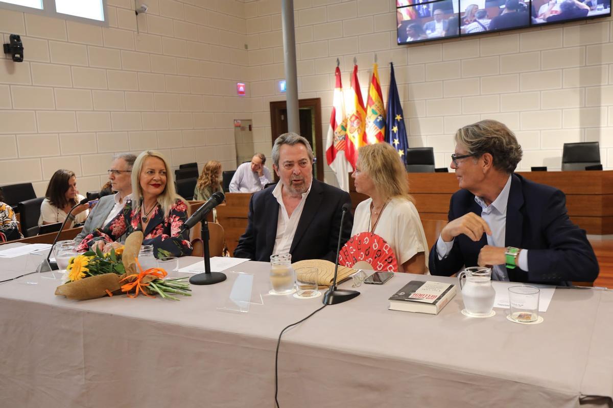 Presentación del libro de Juan Alberto Belloch en Zaragoza Presentación del libro de Juan Alberto Belloch en Zaragoza