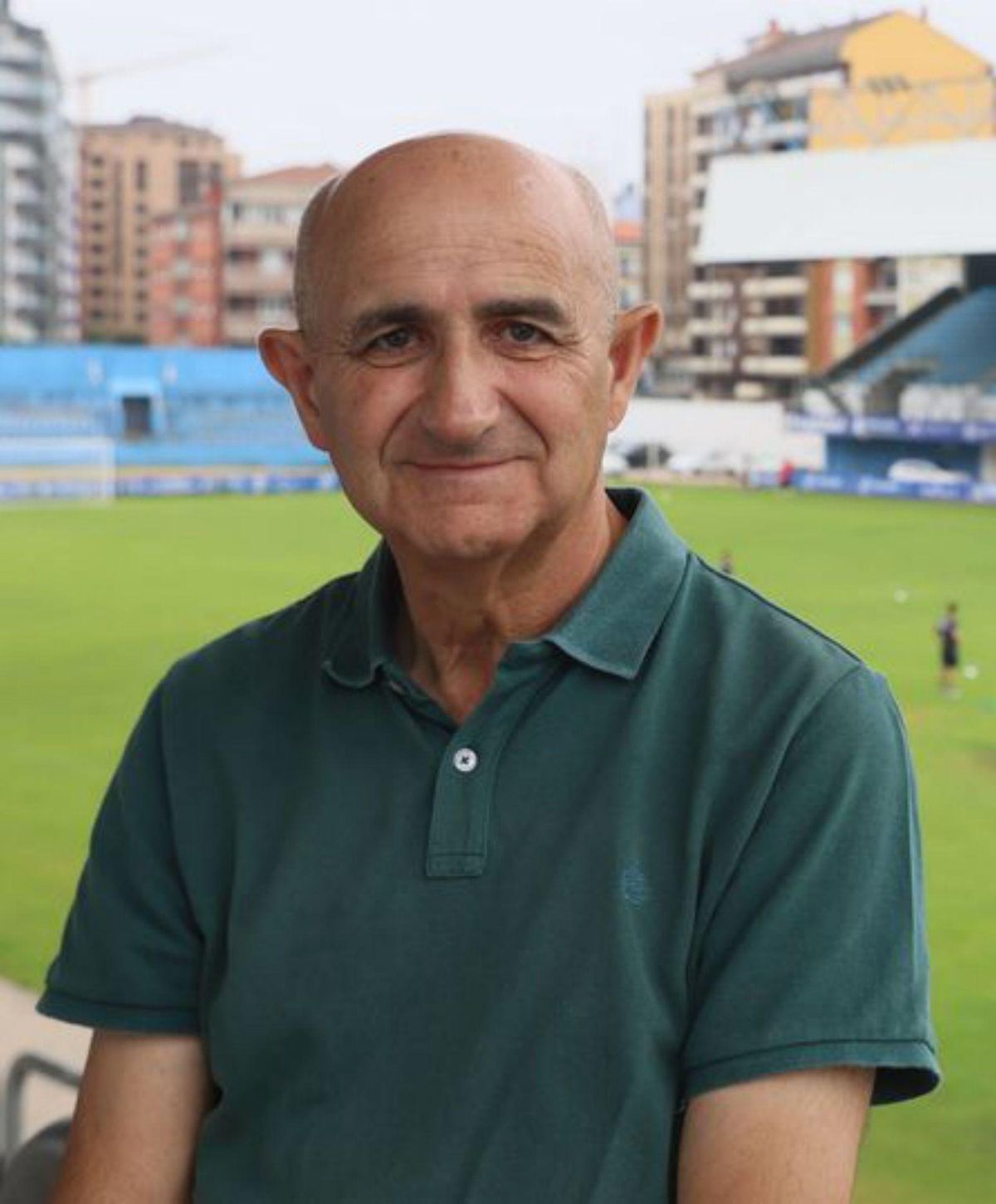 1.- Los hermanos Riesgo, Diego y Martín. 2.- Sandalio Villabrille, socio del Real Avilés desde hace 53 años. 3.- Martín Pérez e Iván Gabaldón.  4.- Juan Carlos del Rey.