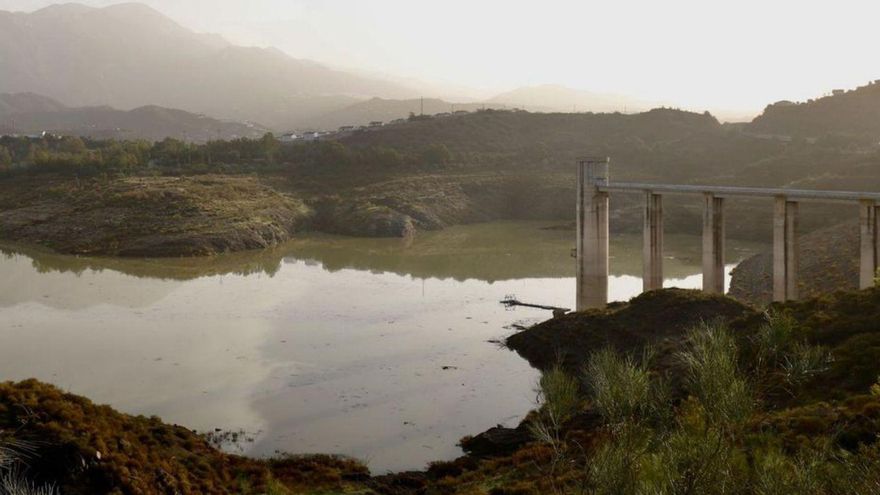 El campo axárquico aspira a recibir 12,5 hectómetros de agua desalada