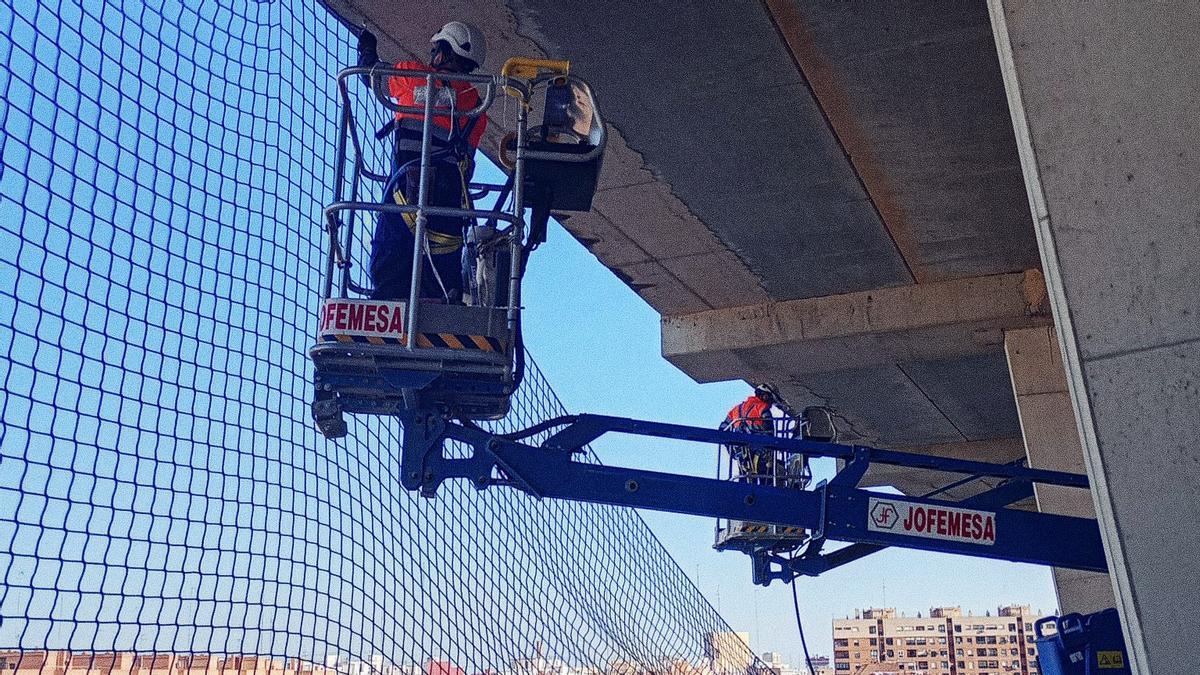 Detalle de los trabajos en uno de los laterales del estadio.