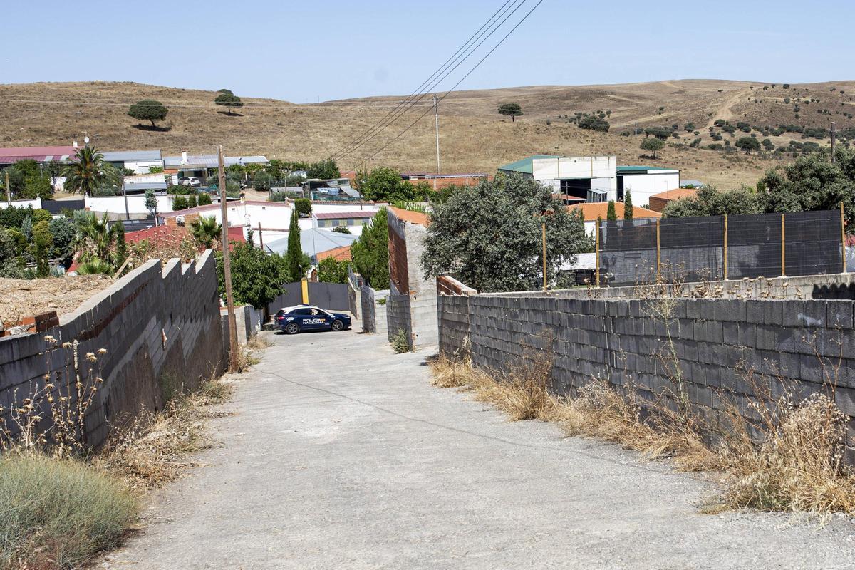 Una calle del Polígono Ganadero de Cáceres.