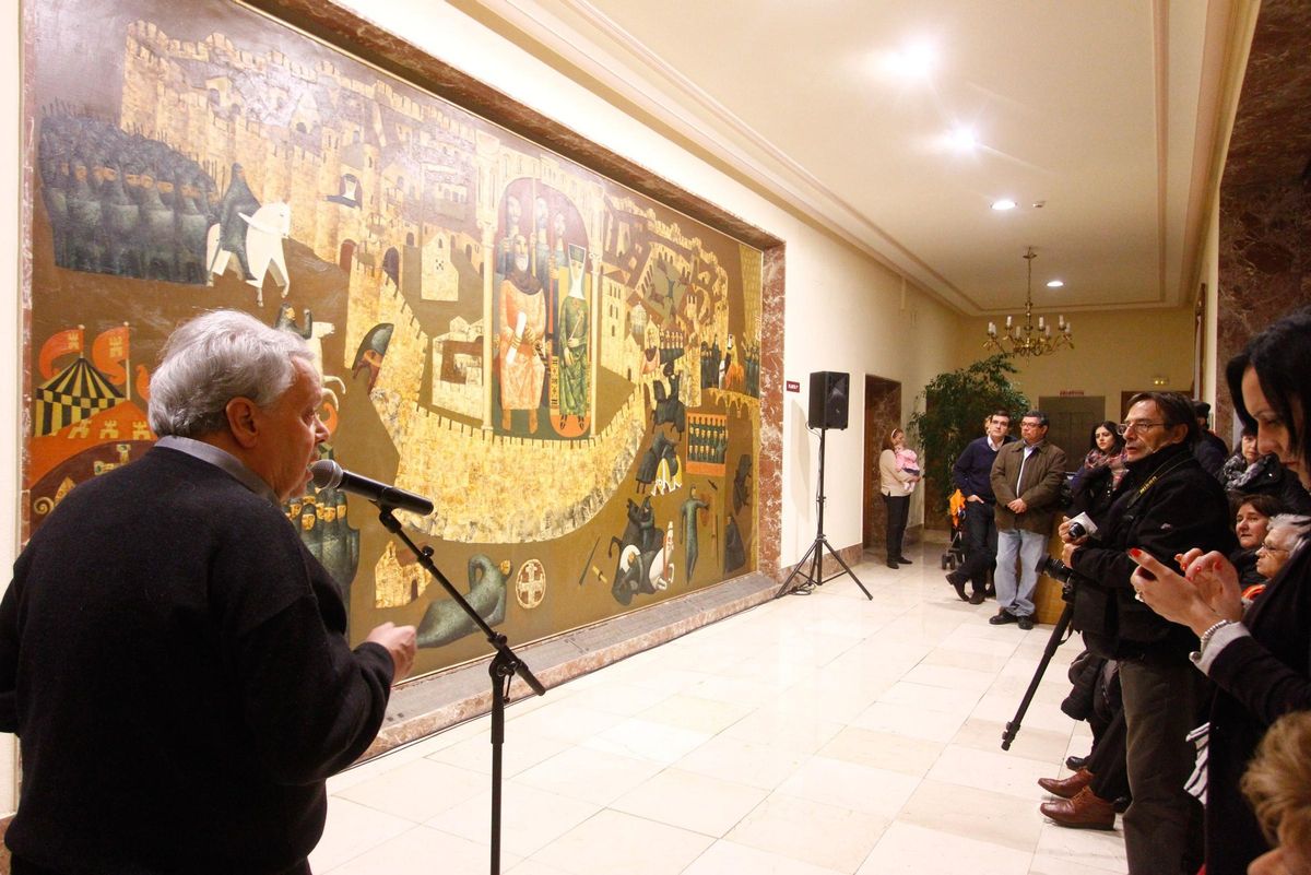 Antonio Pedrero explica su mural hace un tiempo