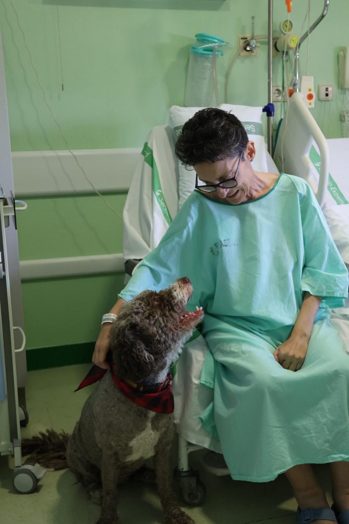 Fotogalería/Las imágenes del reencuentro de Aida y Boira en el hospital de Plasencia